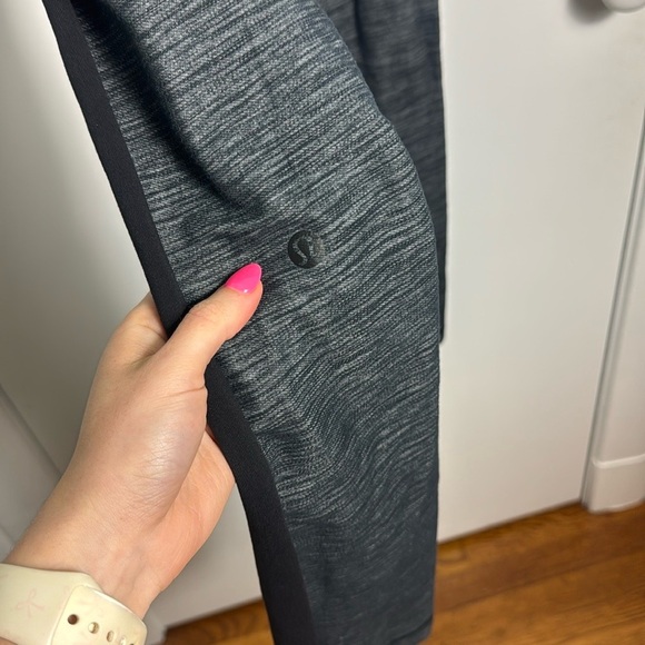 Lululemon Barre Pulse Pant Black Reversible Slub Denim Black Size 6 - Picture 5 of 10